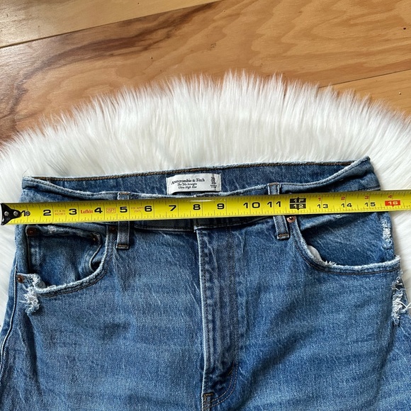 Abercrombie & Fitch The 90’s Straight Ultra High Rise Distressed Jeans Size 30 - Picture 5 of 8